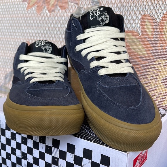 Vans WMNS Skate Half Cab
Navy/Gum
VN0A5FCDNGM
Sneakers - Picture 7 of 16